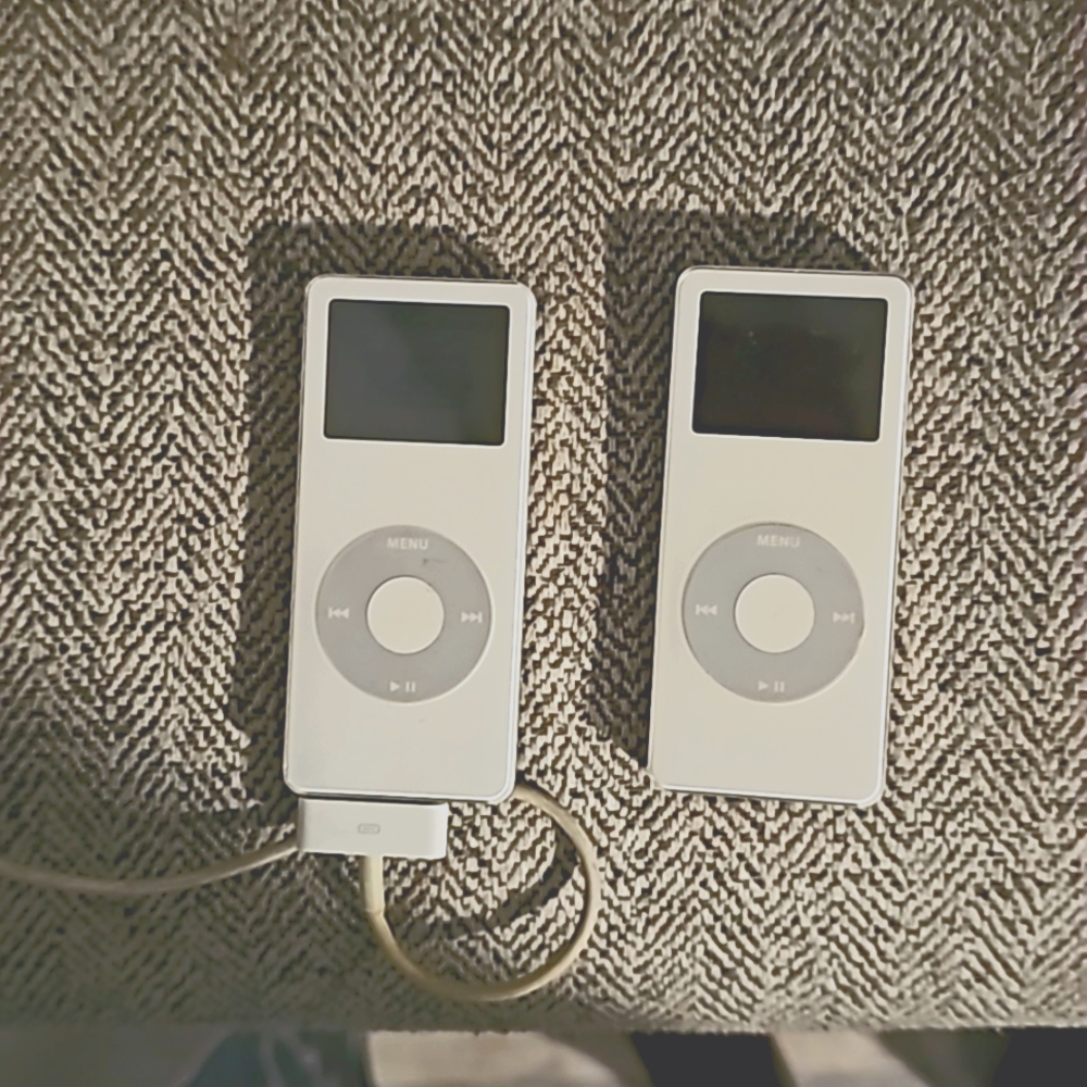 2  Classic Apple IPODs 2GB